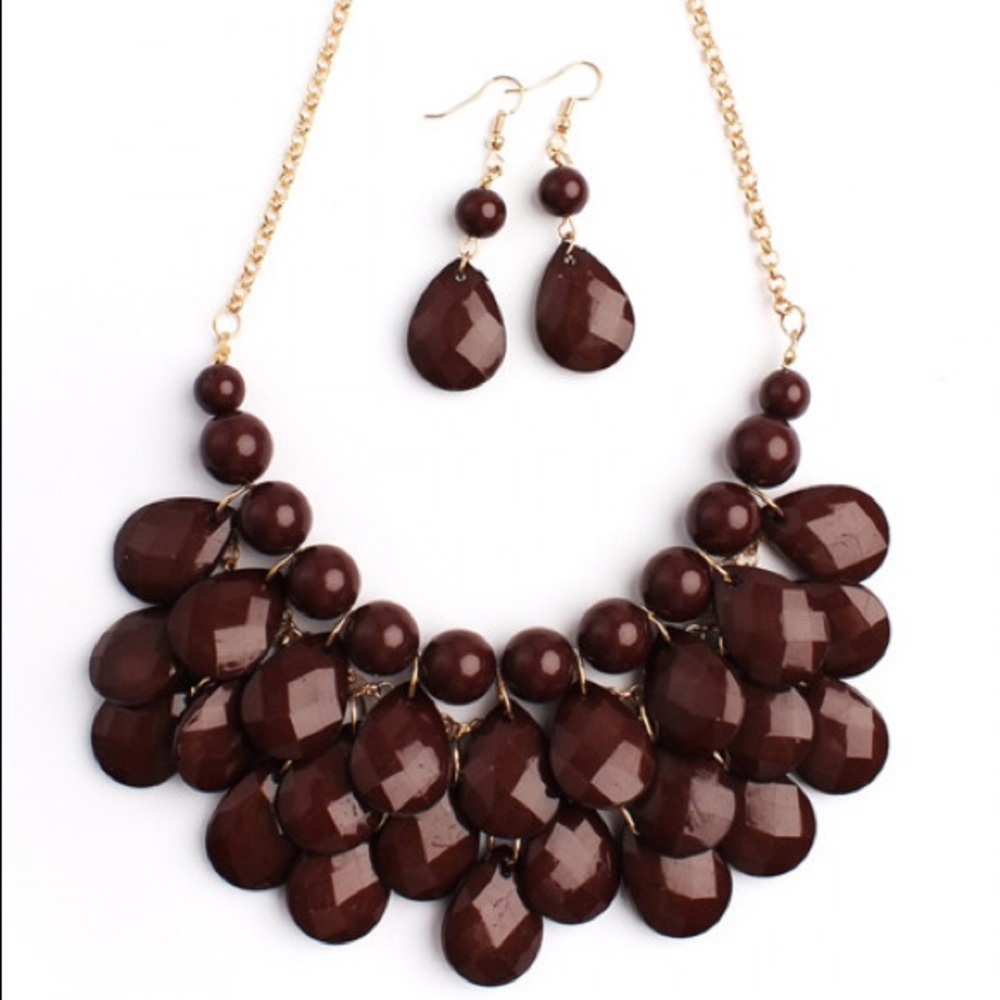 Necklace and earring set